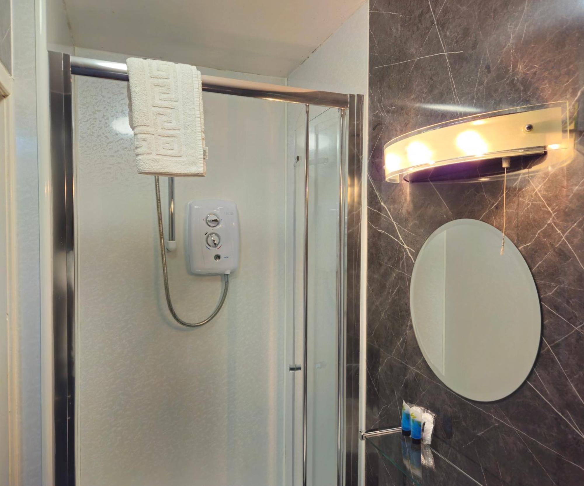 The County Hotel - Self Check-In, Ultra Fast Wi-Fi, Free Parking, Central Location Selkirk Zewnętrze zdjęcie