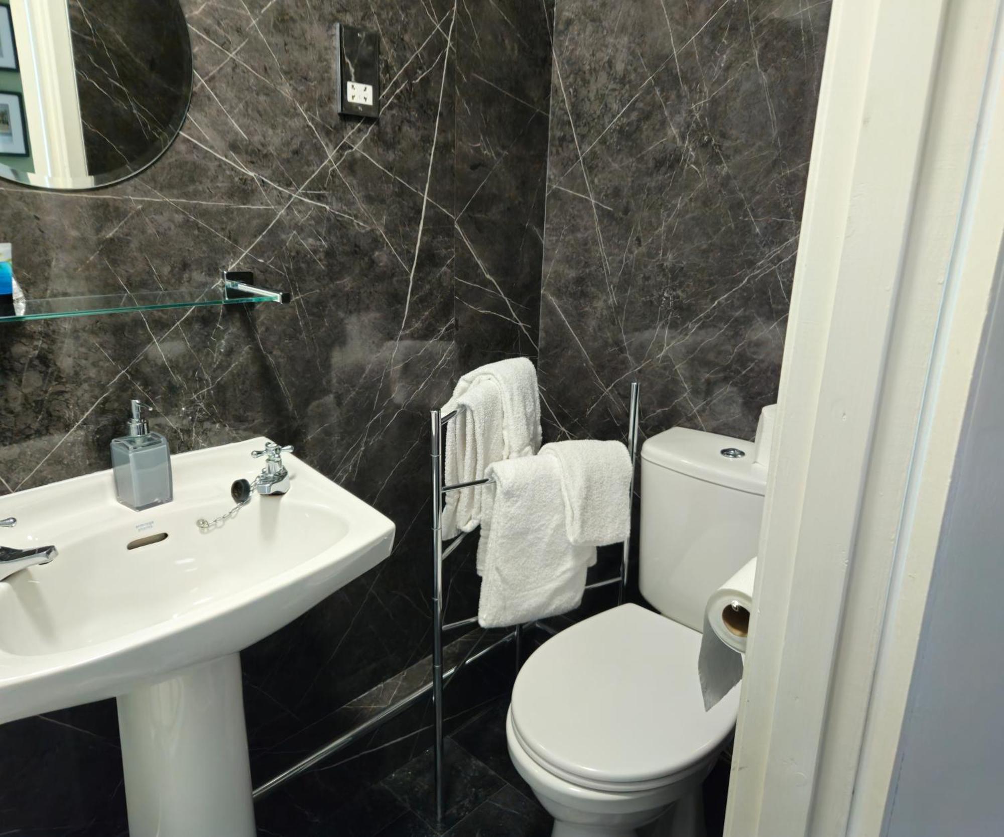 The County Hotel - Self Check-In, Ultra Fast Wi-Fi, Free Parking, Central Location Selkirk Zewnętrze zdjęcie