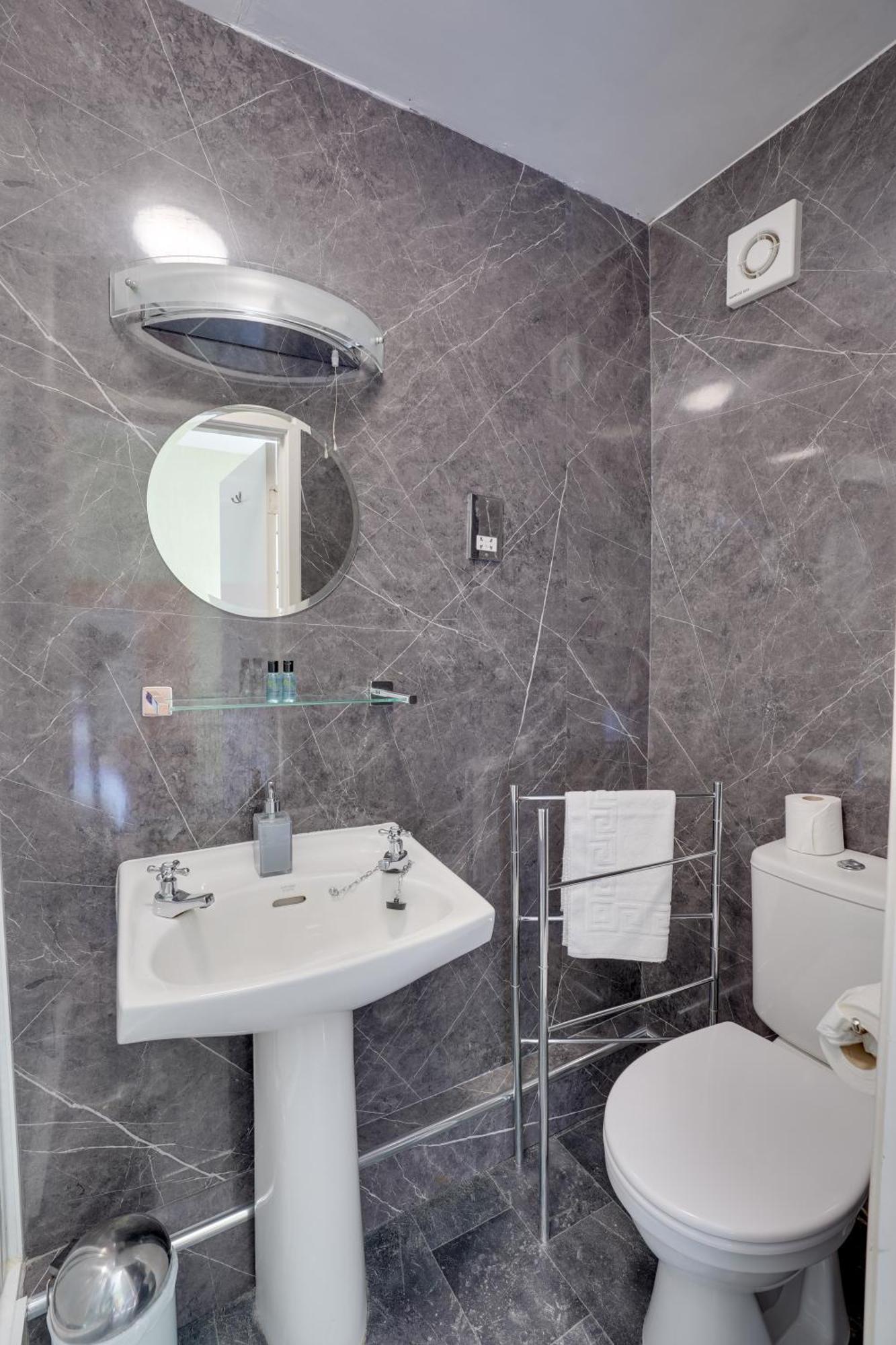 The County Hotel - Self Check-In, Ultra Fast Wi-Fi, Free Parking, Central Location Selkirk Zewnętrze zdjęcie