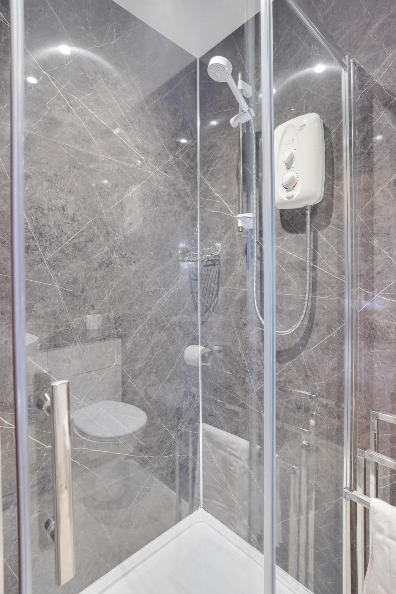 The County Hotel - Self Check-In, Ultra Fast Wi-Fi, Free Parking, Central Location Selkirk Zewnętrze zdjęcie